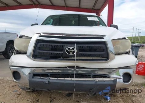 2011 Toyota Tundra 2Wd Truck Grade V6 z USA, uszkodzony, nr VIN 5TFLU5F12BX025104